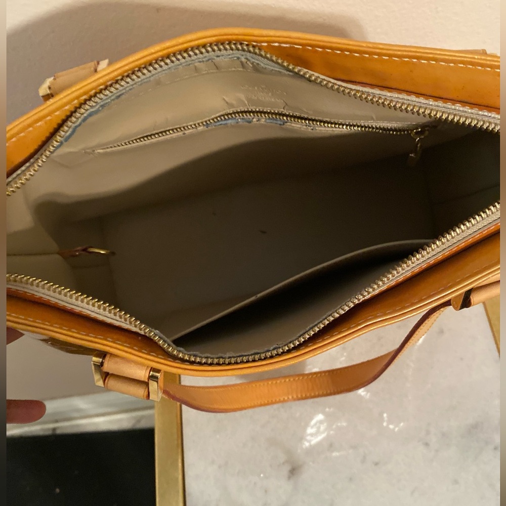 Authentic Louis Vuitton Vernis (yellow) handbag - Picture 2 of 8